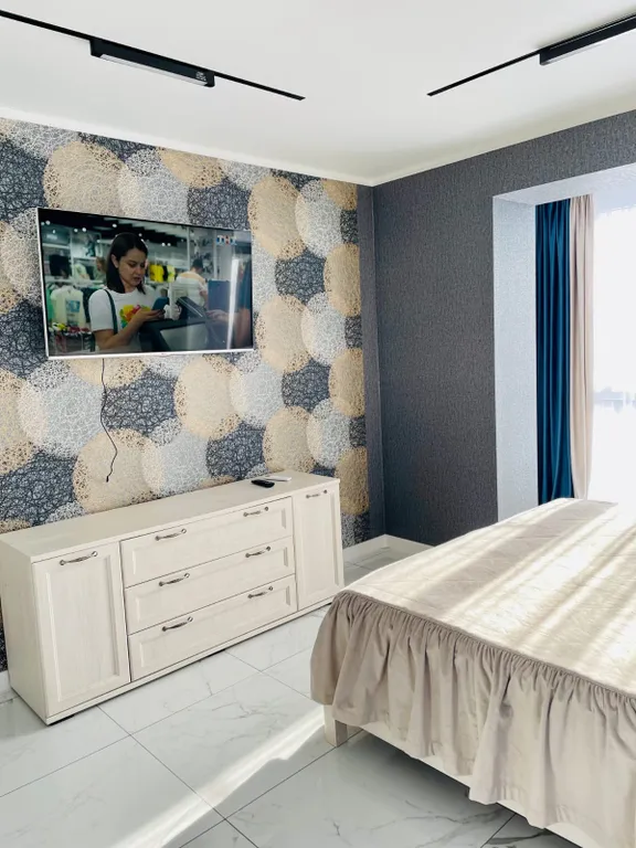 2-комнатная квартира с панорамными окнами и с видом на море