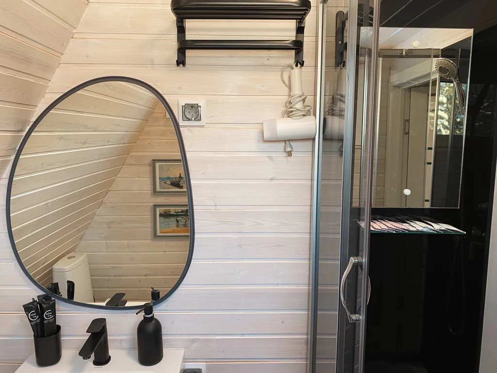 Загородный дом с чаном и панорамным видом на озеро