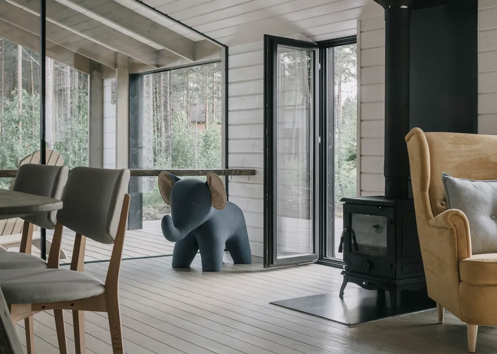 Загородный дом с просторной террасой и баней