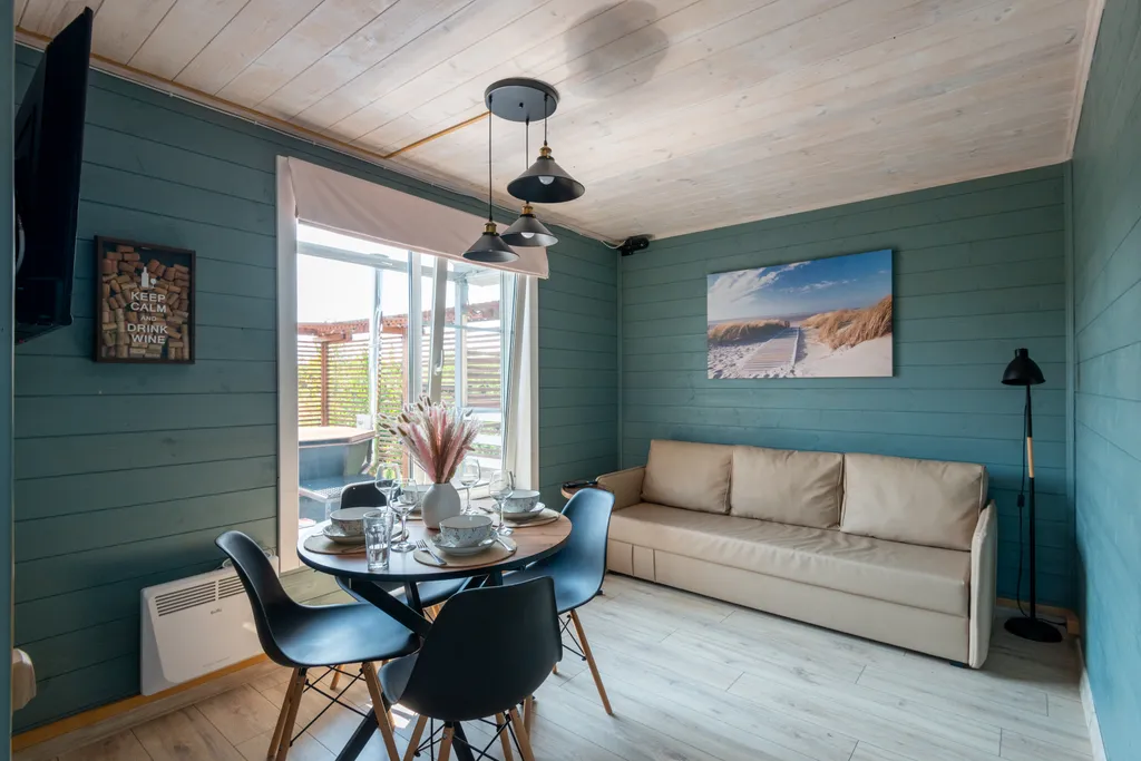 Дом на берегу реки с банным чаном