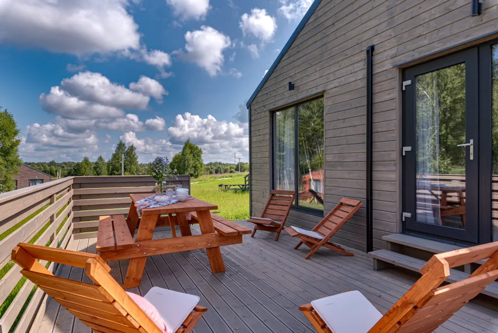 Алтайский - дом с костровой чашей и колонкой Алиса