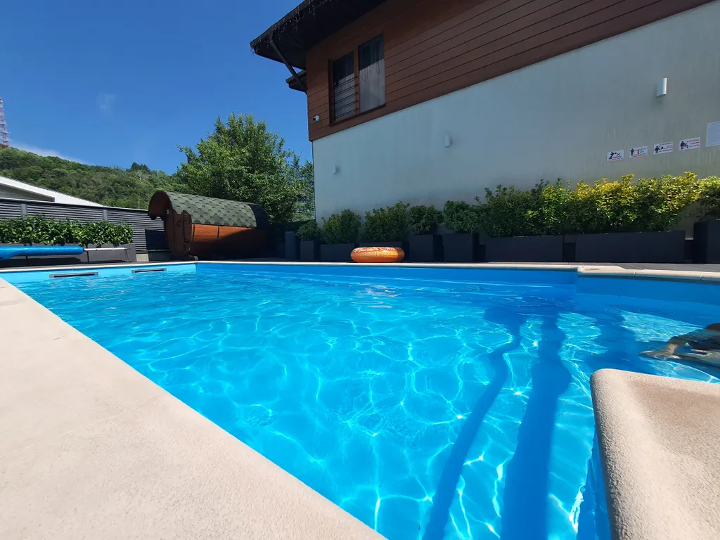 Просторная студия в центрое+бассейн и сауна