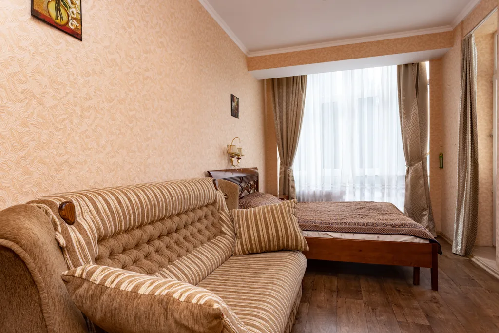 Стильная квартира с изолированными комнатами — аренда посуточно в Алушта