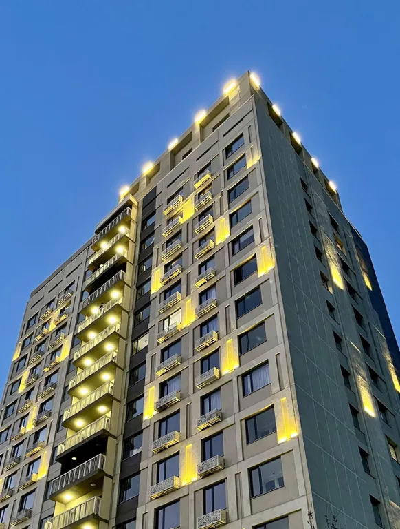 Новая квартира в центре города с видом на горы