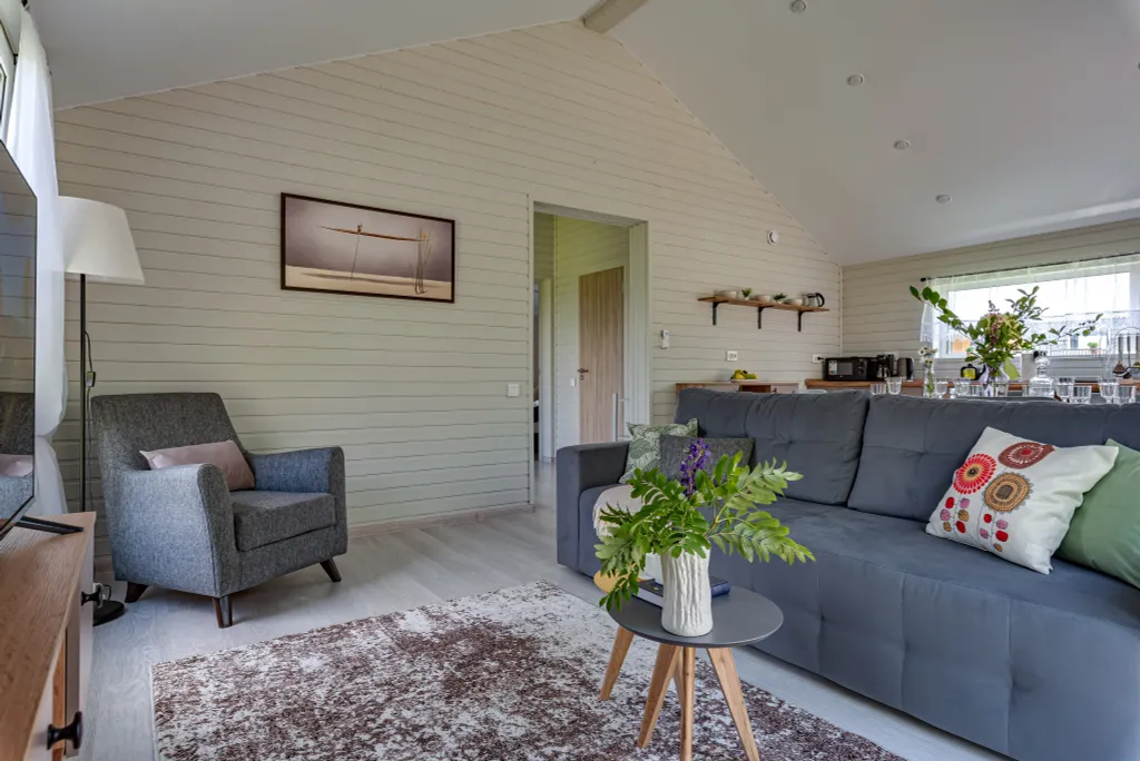 Алтайский - дом с костровой чашей и колонкой Алиса