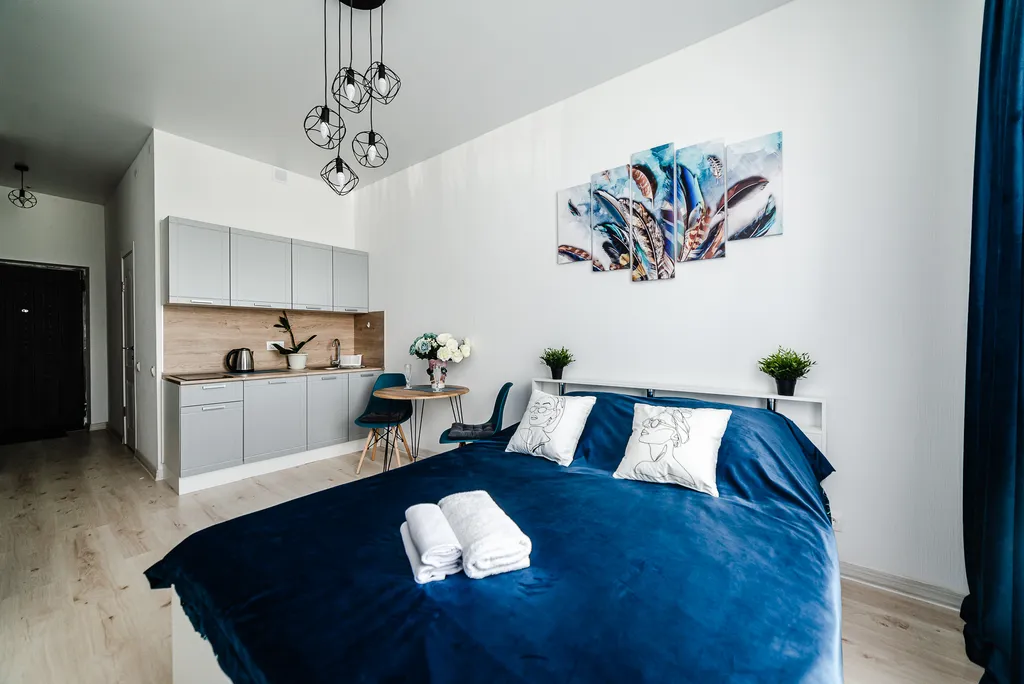 Новая просторная дизайнерская квартира-студия с высокими потолками — аренда посуточно в Видное