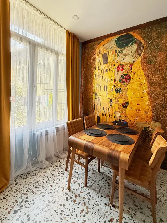 Винтажная квартира с камином в центральном районе Тбилиси, Чугурети — аренда посуточно в Тбилиси