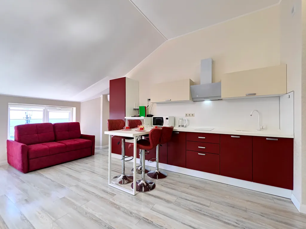 Шикарная мансарда с панорамным видом на море