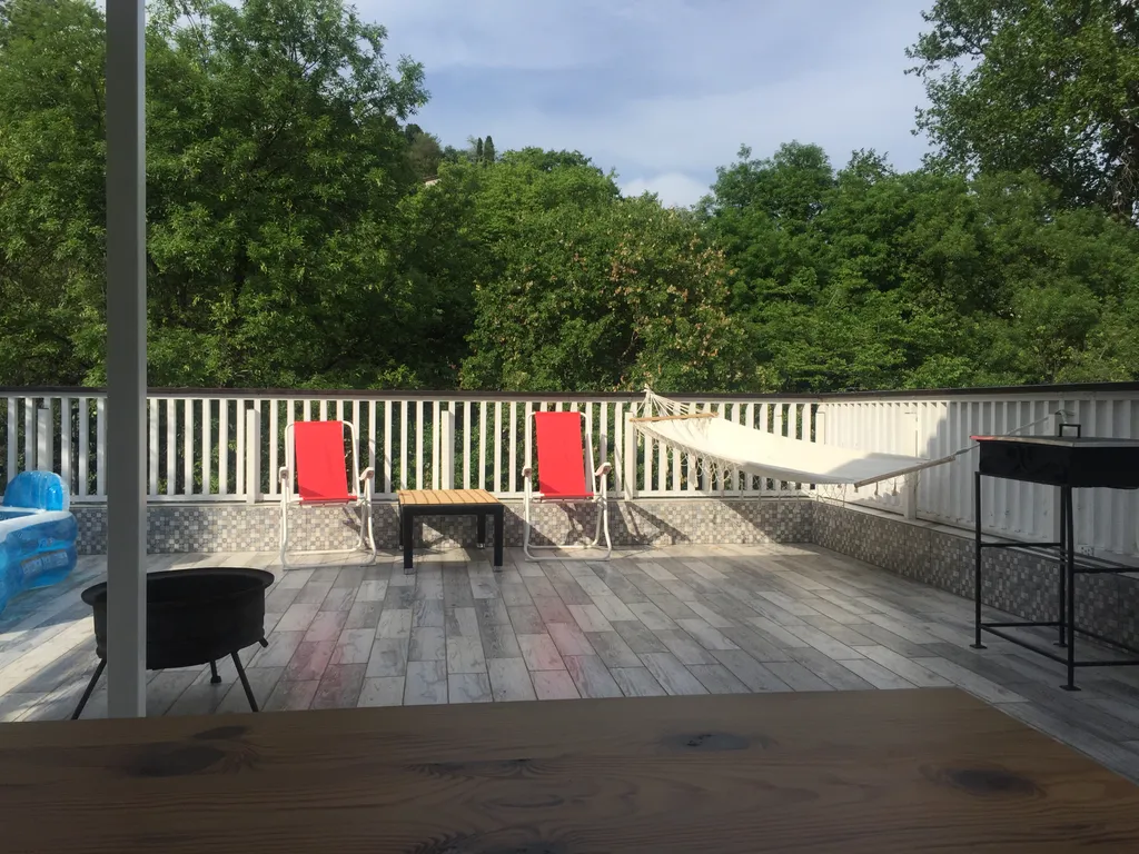 Студия комфорт на земле с двором, парковкой