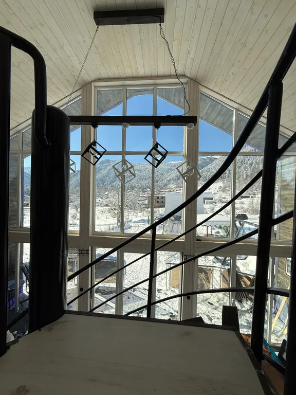 Дом в центре гор