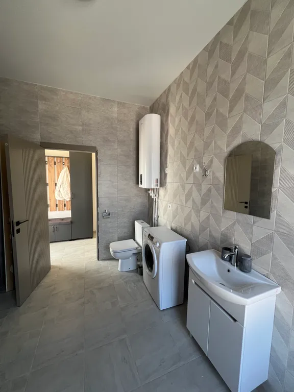 Дом с бассейном и с видом на море и горы