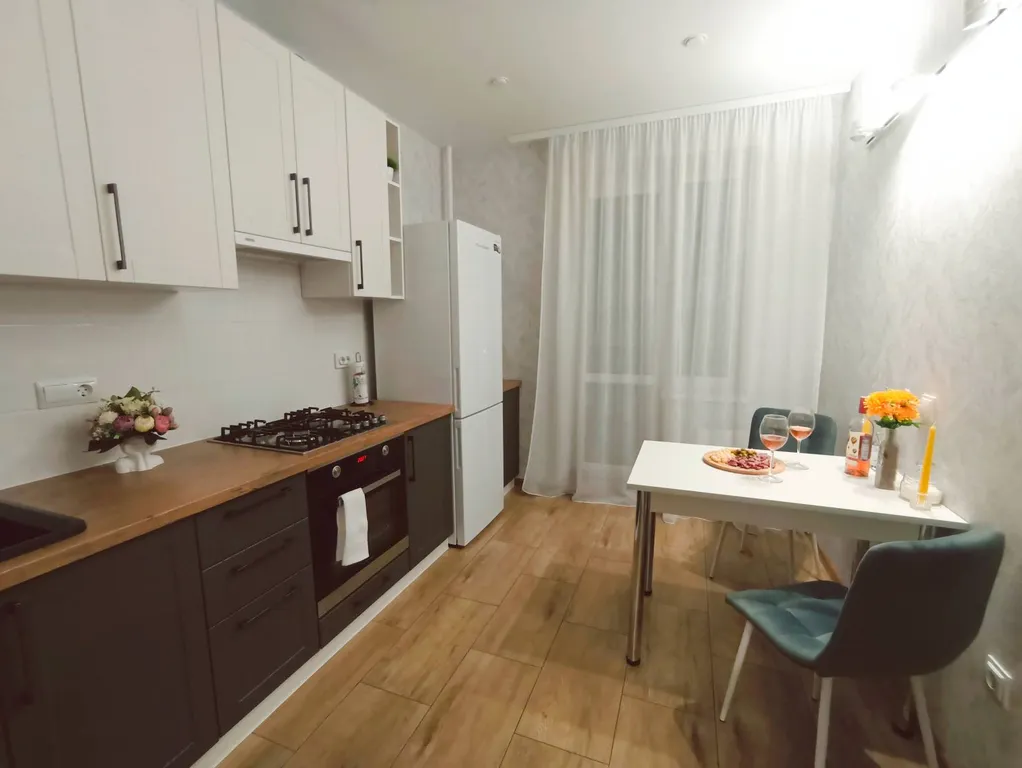 Уютная квартира с хорошим ремонтом в новом доме ЖК Легенды Моря