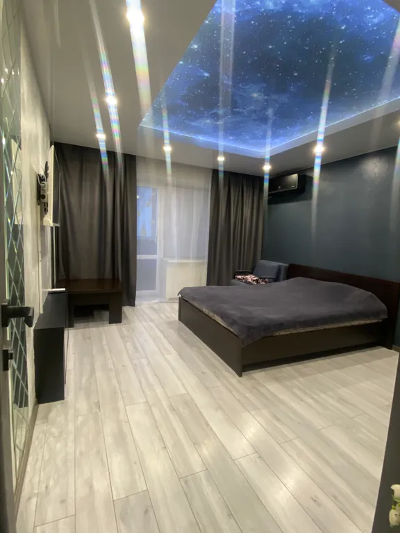 Дизайнерская 2к квартира с джакузи, камином и звездным небом в центре