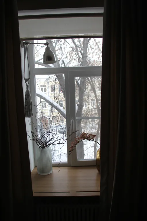 Уютная квартира с камином в центре