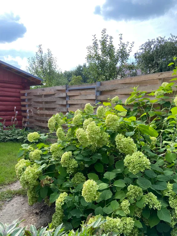 Уютный дом у реки в стиле прованс