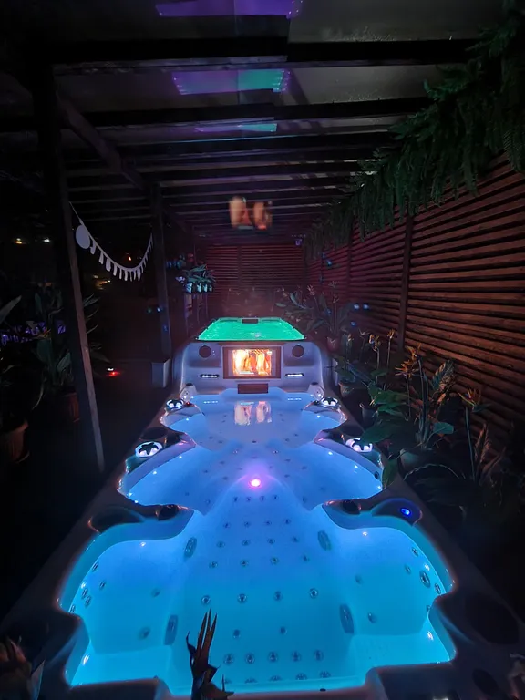 Коттедж Дом Шилтон Виладж с бассейном, баней и джакузи — аренда посуточно в Хоста