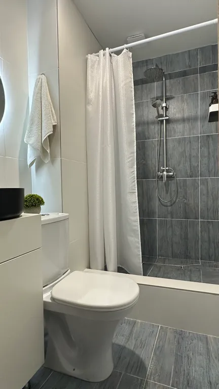 Студия Bayhouse в 200 метрах от метро Б. Момышулы для 2х гостей