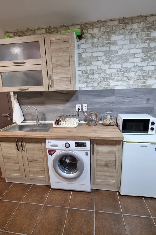 Отдельная студия с удобствами в центре