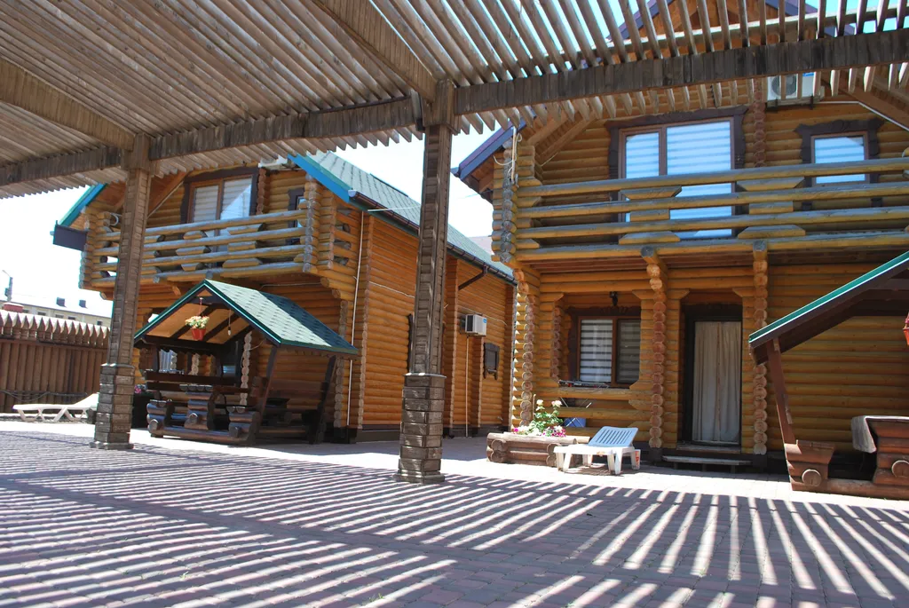 Деревянный сруб на Западном побережье Крыма