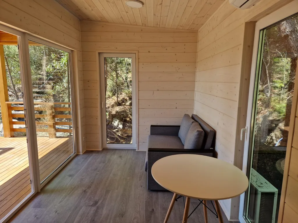 Домик в тихом месте у моря