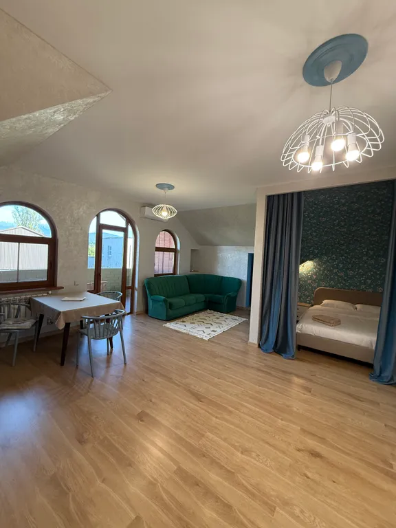 Квартира Уютная квартира в частном доме на последнем этаже — Сириус