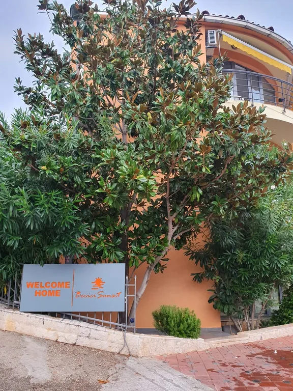 Бечичи Сансет