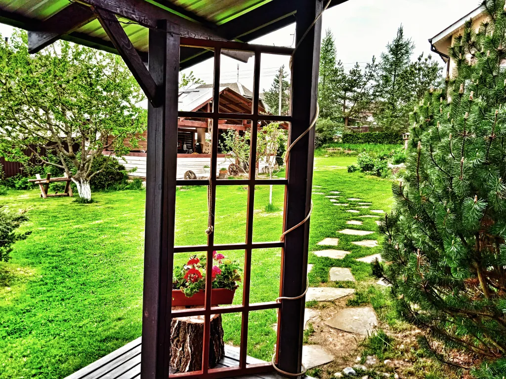 Коттедж под Минском с баней, озером, беседкой