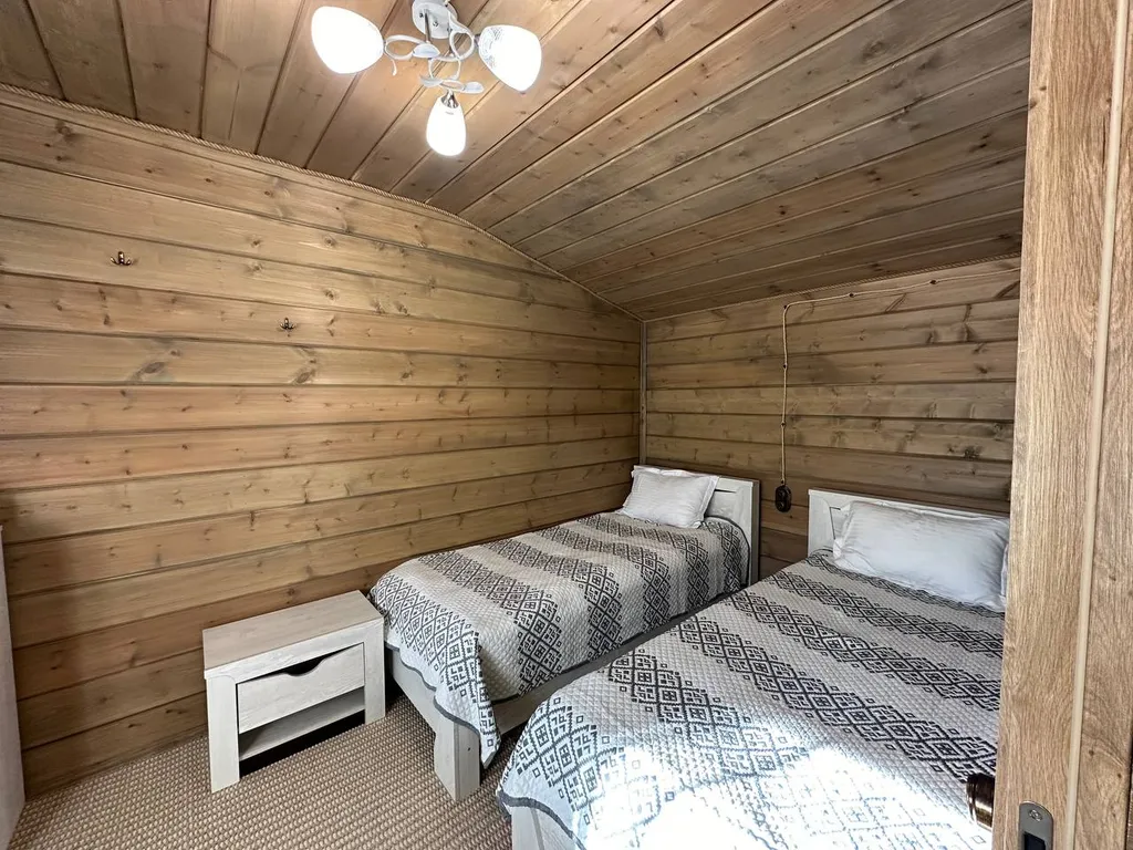 Большой дом с тремя спальнями,  Дом 3