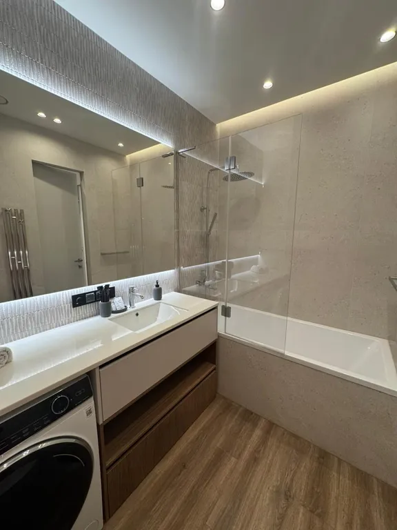 Респектабельный люкс с дизайнерским ремонтом и видом на Москва-сити