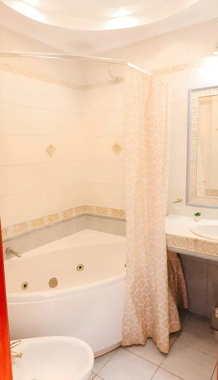 Тихие уютные апартаменты на склоне у озера