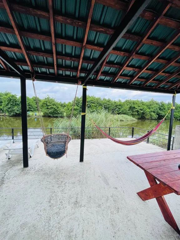 Riverside Cottage R104