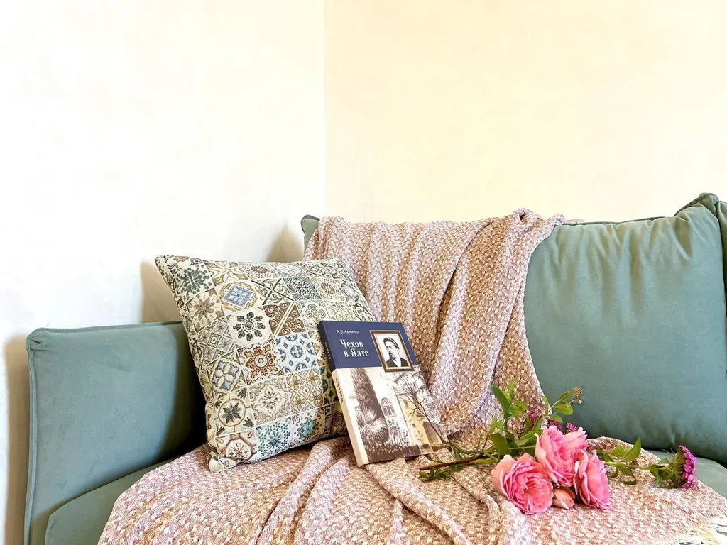 Уютная двухкомнатная квартира с шикарным видом в Гурзуфе