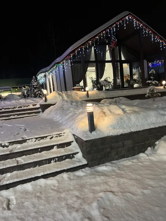 Уютный дом у леса