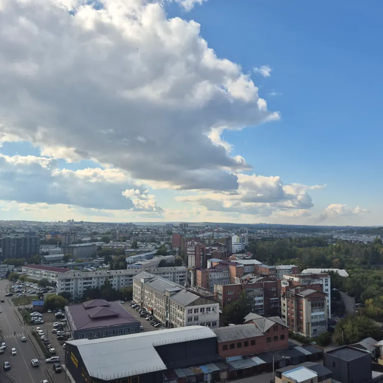 Полёт стрижа с залипательным видом и балконом