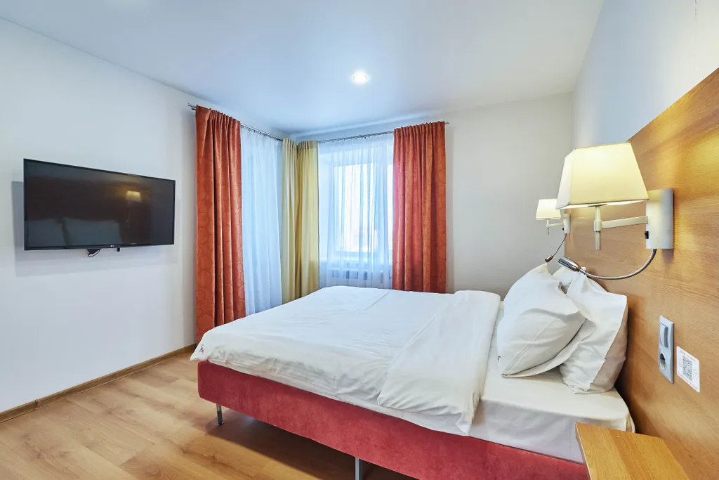 Комфортная двухкомнатная квартира у Лагерного сада