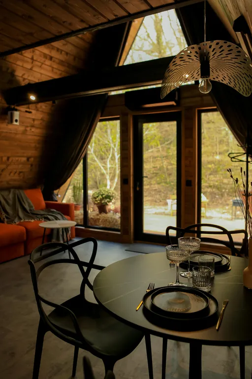 Коттедж Дом А-фрейм с джакузи в лесу — Северская