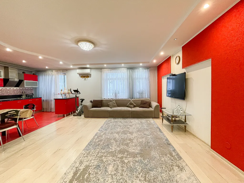 Просторная квартира в центре с видом на залив и замок