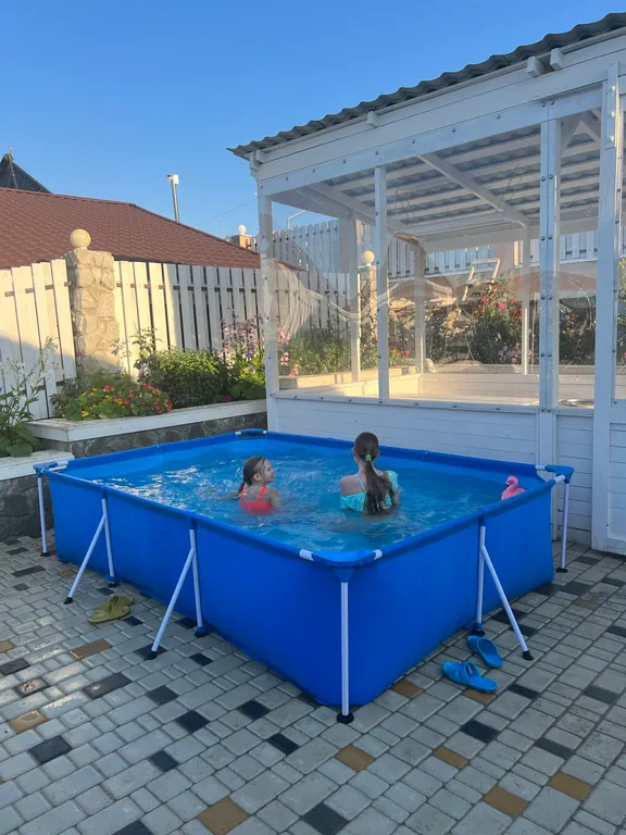 Дом с тремя апартаментами с видом на горы и море