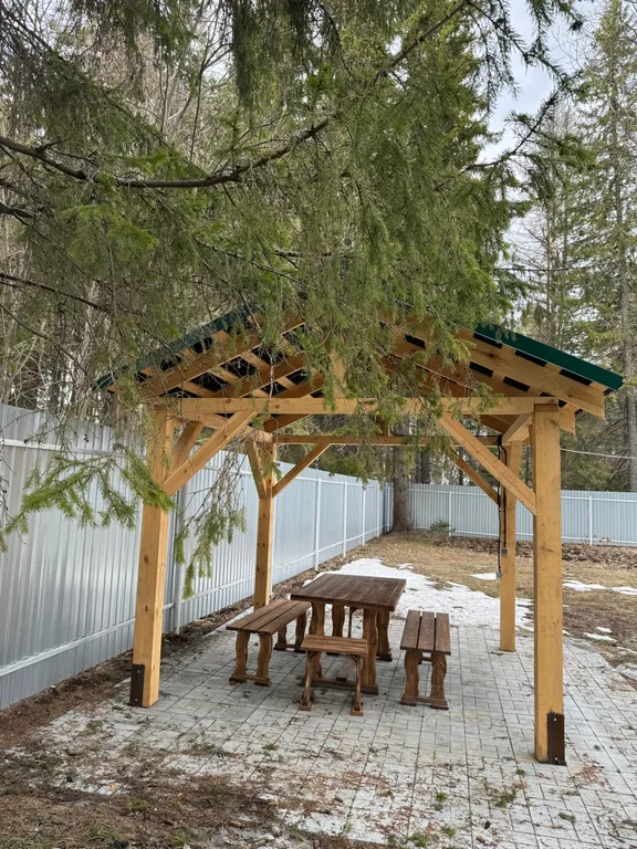 Уютный дом с видом на лес