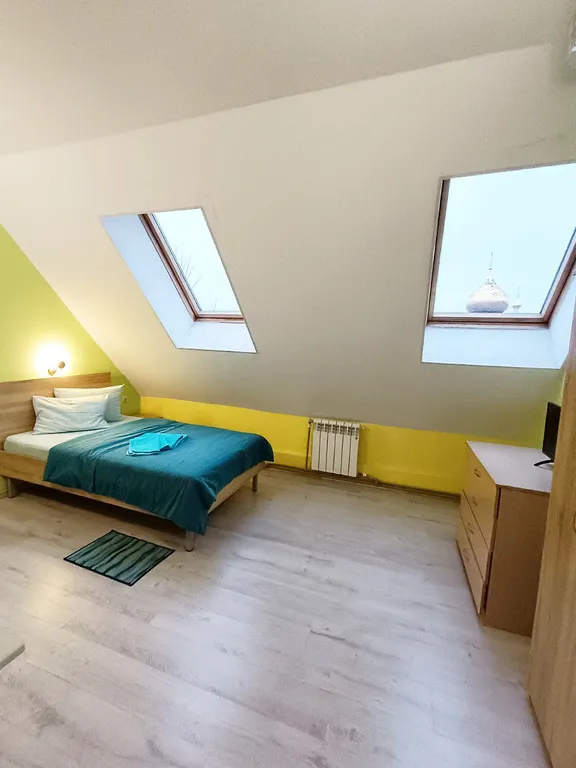 Стандартный одноместный номер на мансардном этаже