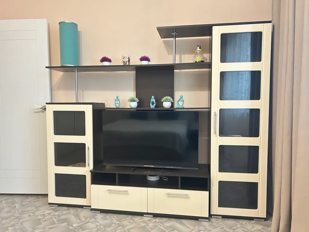 Евро двушка возле леса