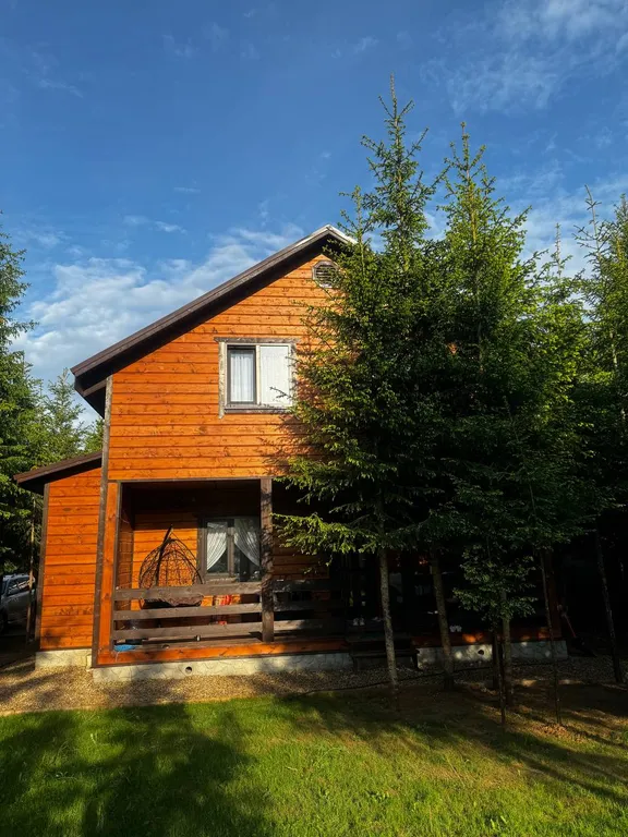 Уютный дом в лесу