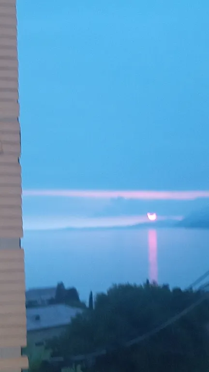 Комната в частным доме с видом в сад