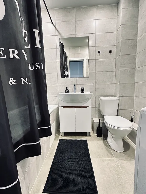 Студия с видом на город