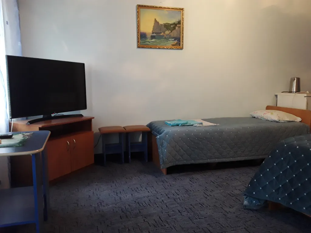 Трёхместный номер с 2 кроватями, с балконом и кухней