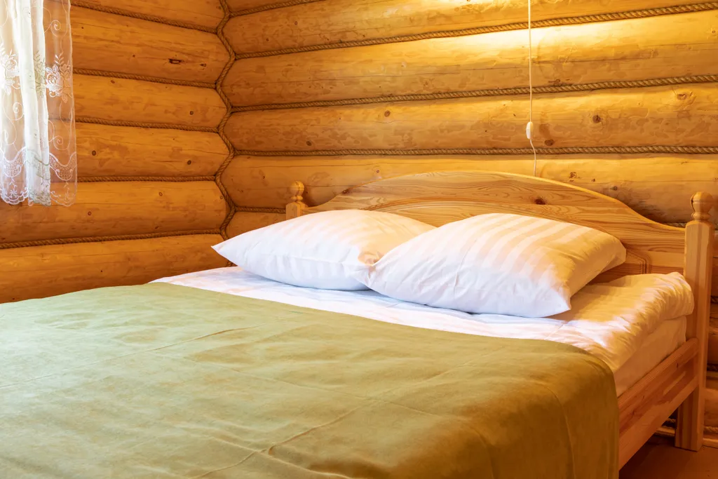 Дом рядом с озером