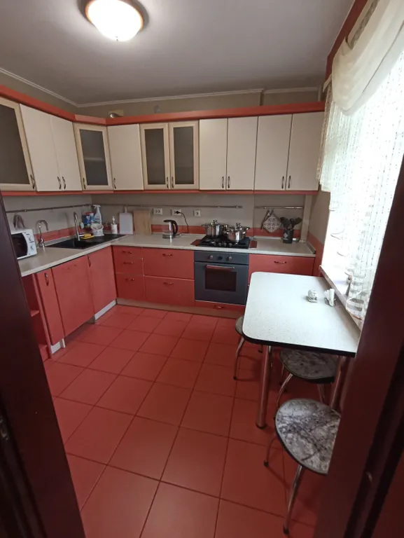 2-комнaтная квaртира в центpе Cимферополя (пaрк Tренeвa)