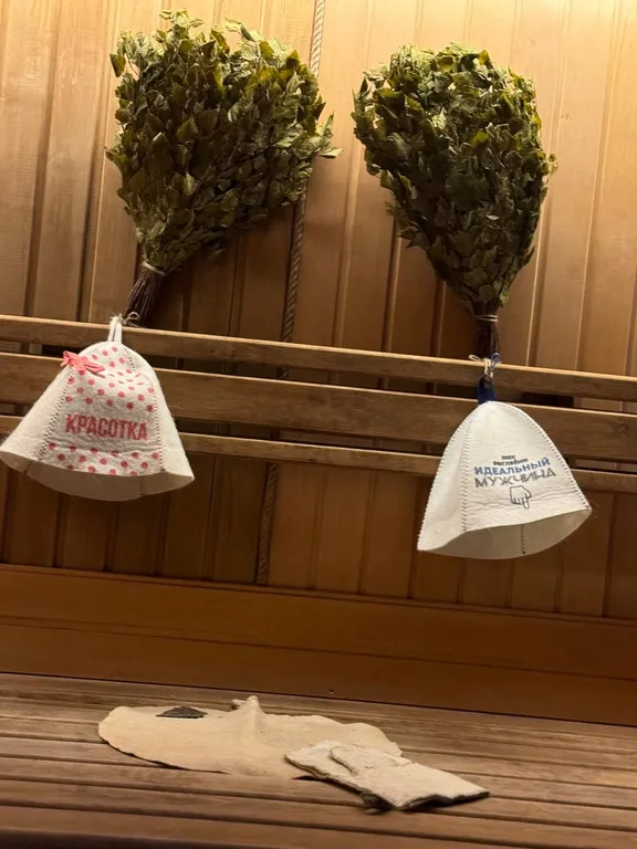 Уютный домик с баней, камином и террасой возле пруда