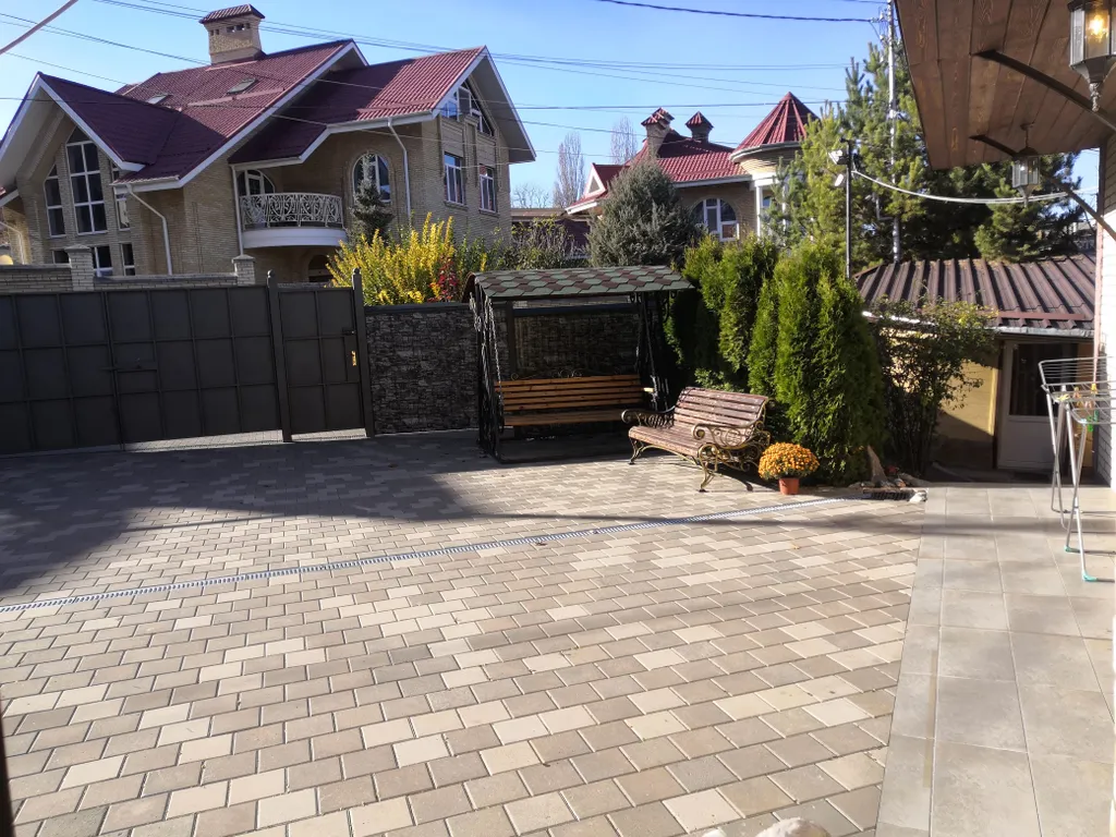 Уютный дом в центре города курорта