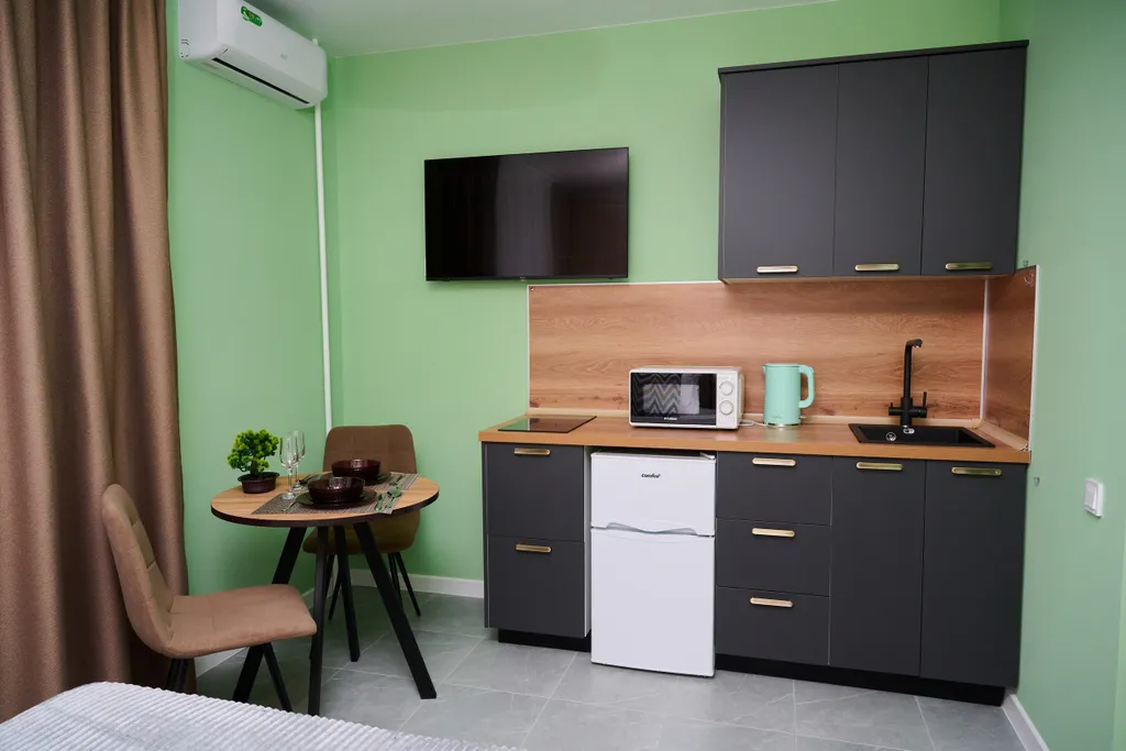 Студия у центрального здания ЮВЖД